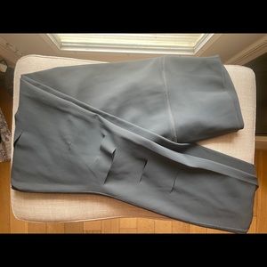 Alo dark gray leggings with rip design